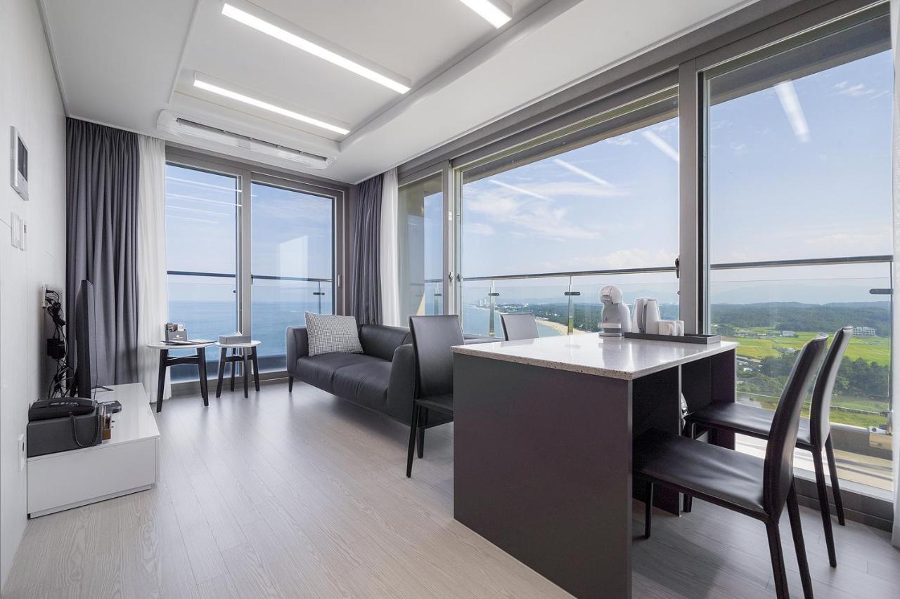 Gangneung Chonpines Ocean Suites Hotel Екстериор снимка