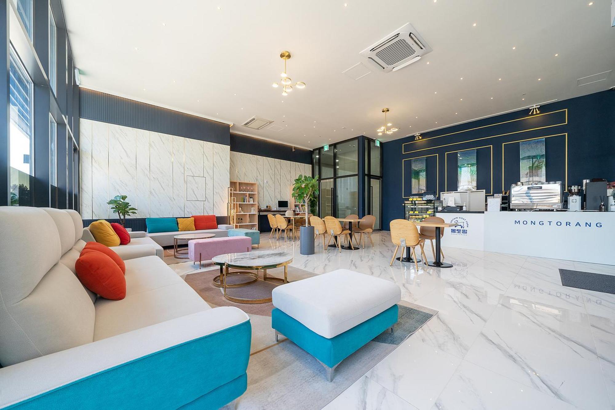 Gangneung Chonpines Ocean Suites Hotel Екстериор снимка