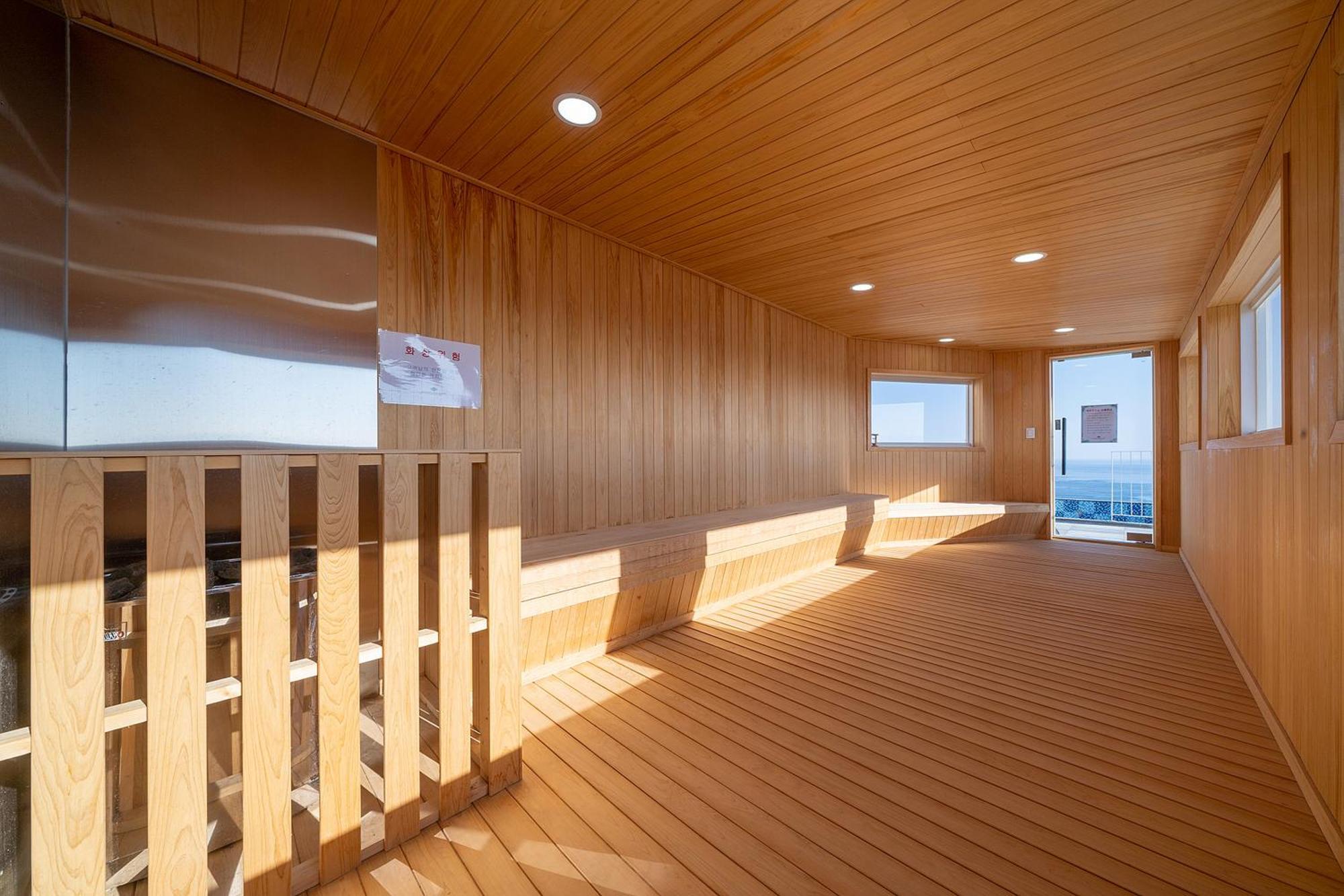 Gangneung Chonpines Ocean Suites Hotel Екстериор снимка