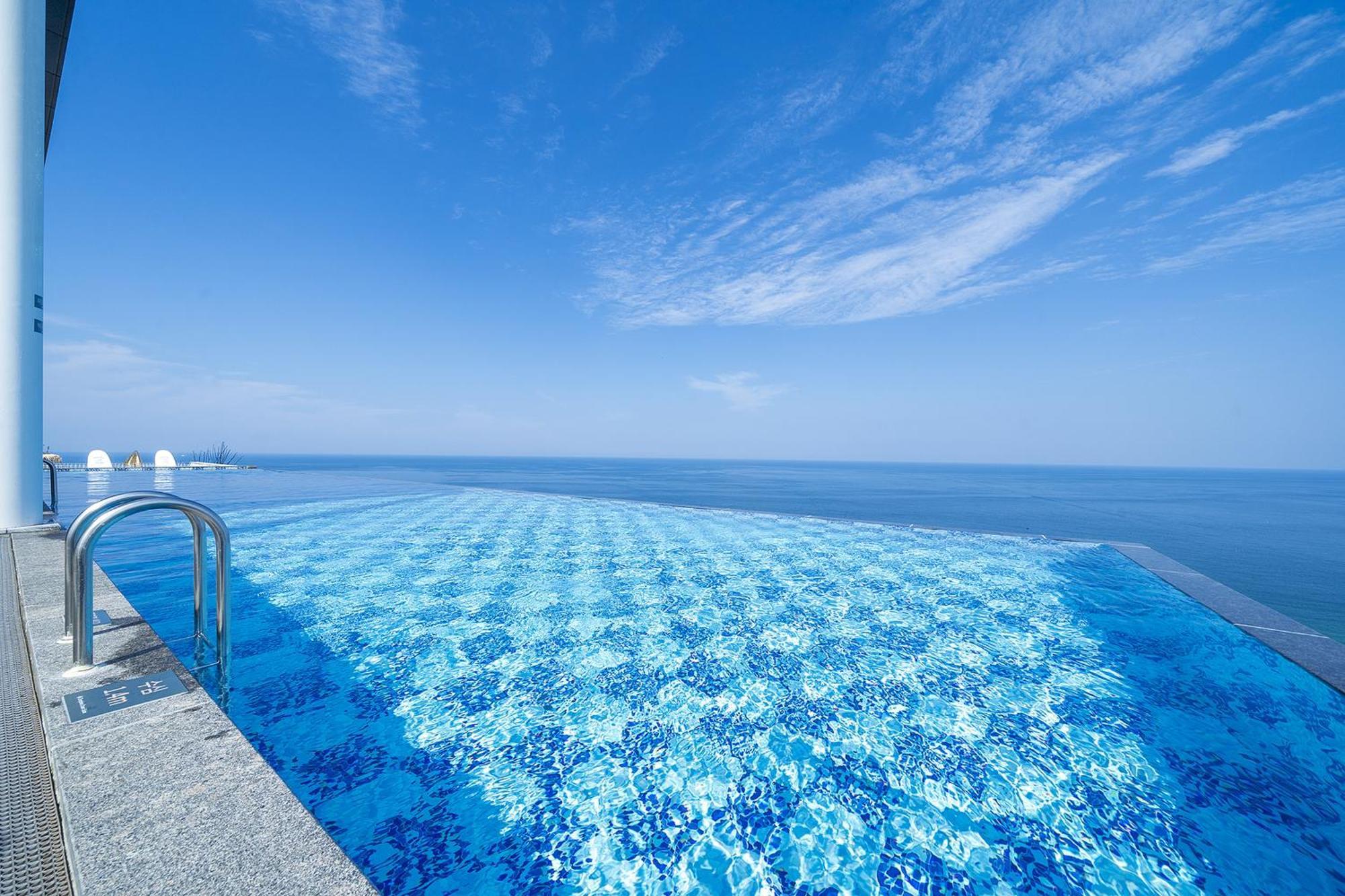 Gangneung Chonpines Ocean Suites Hotel Екстериор снимка
