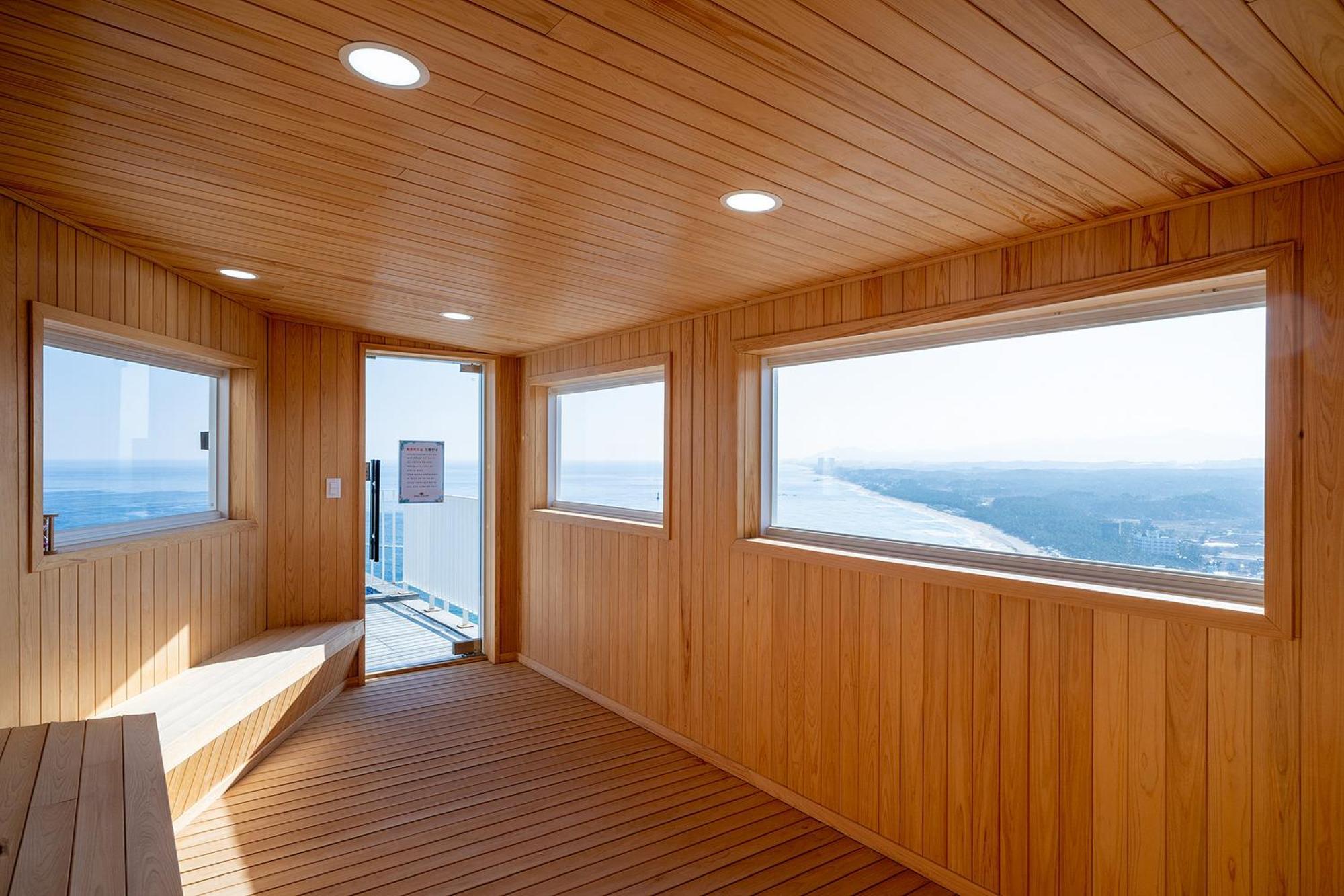 Gangneung Chonpines Ocean Suites Hotel Екстериор снимка