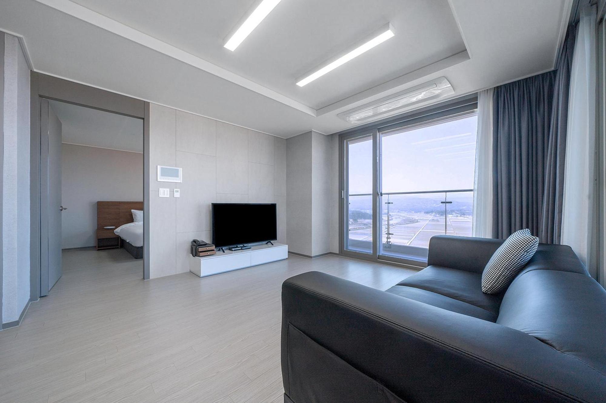 Gangneung Chonpines Ocean Suites Hotel Екстериор снимка
